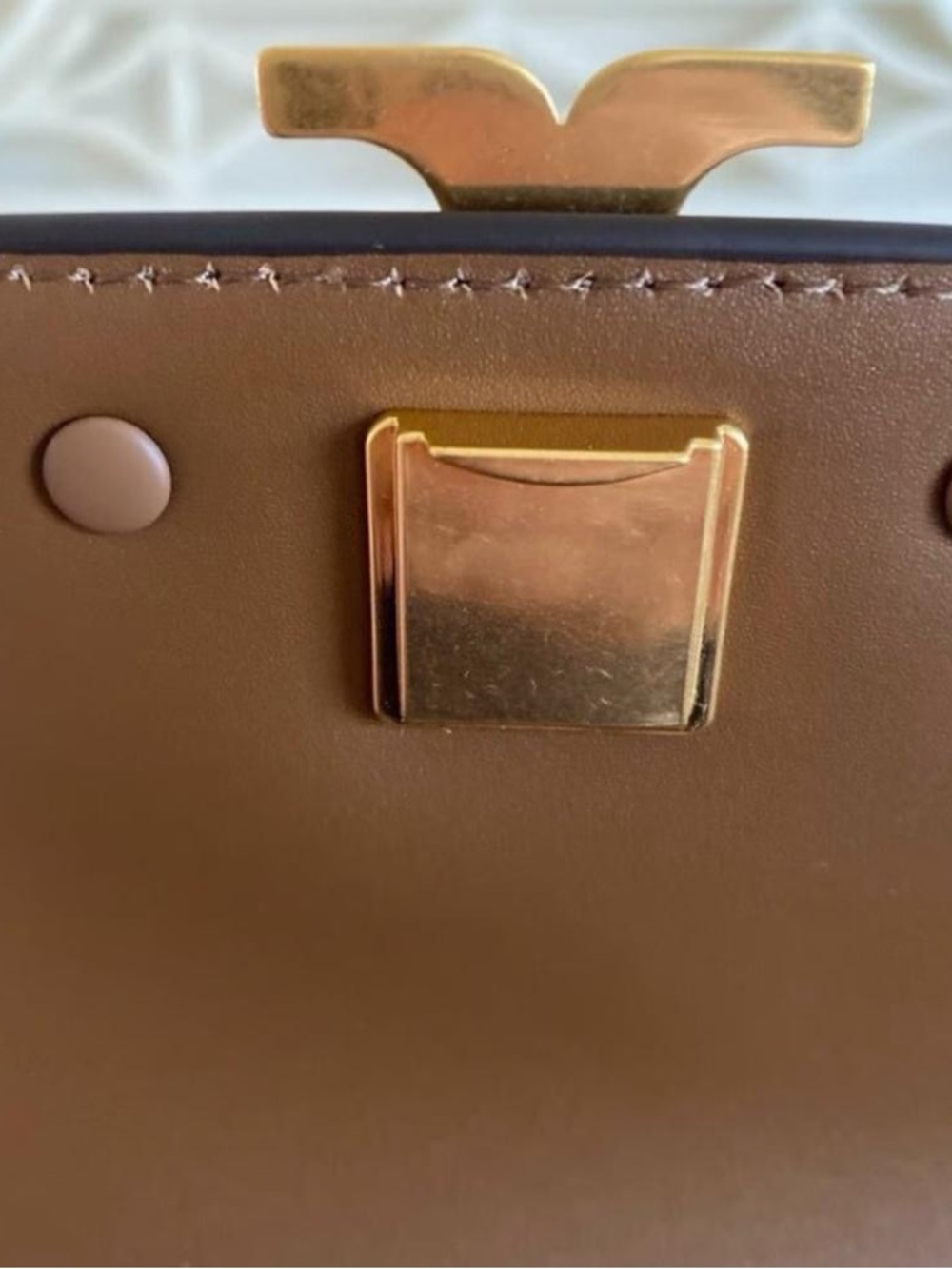 Tory Burch Eleanor Classic Leather Tan Bag with Gold Chain Strap - Picture 4 of 8